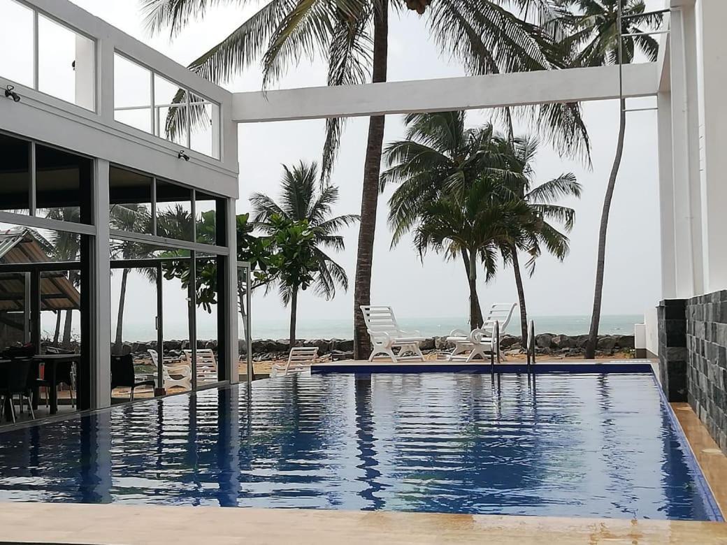 Saara Beach Hotel Marawila Exterior photo