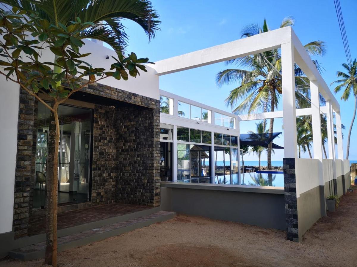 Saara Beach Hotel Marawila Exterior photo