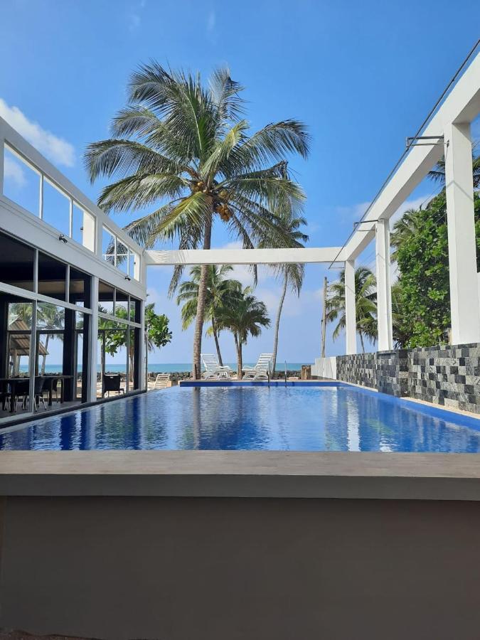 Saara Beach Hotel Marawila Exterior photo