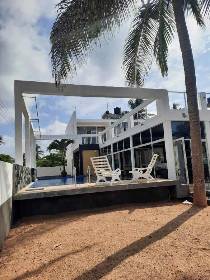 Saara Beach Hotel Marawila Exterior photo