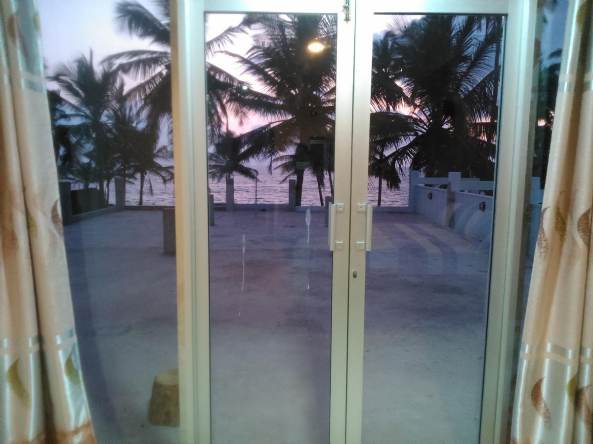 Saara Beach Hotel Marawila Exterior photo