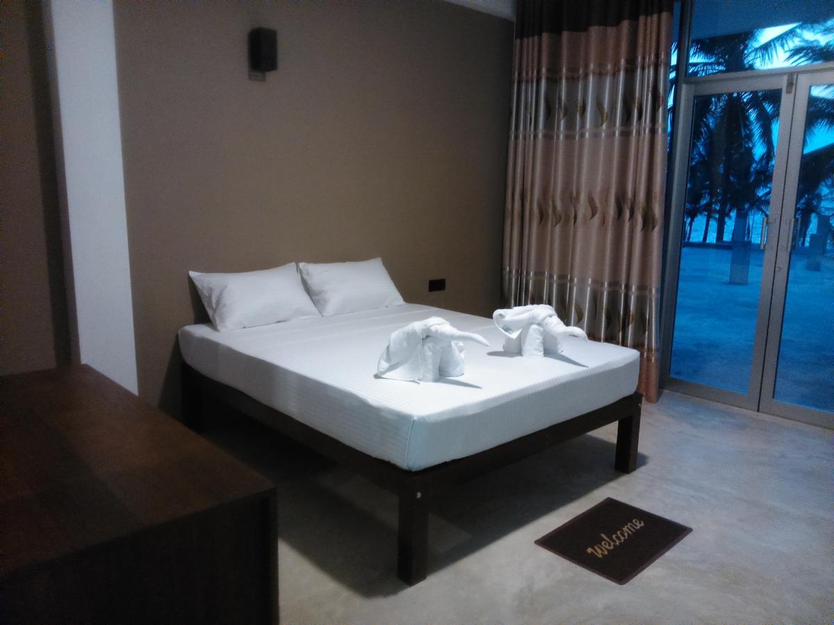 Saara Beach Hotel Marawila Exterior photo