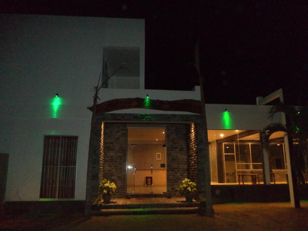 Saara Beach Hotel Marawila Exterior photo