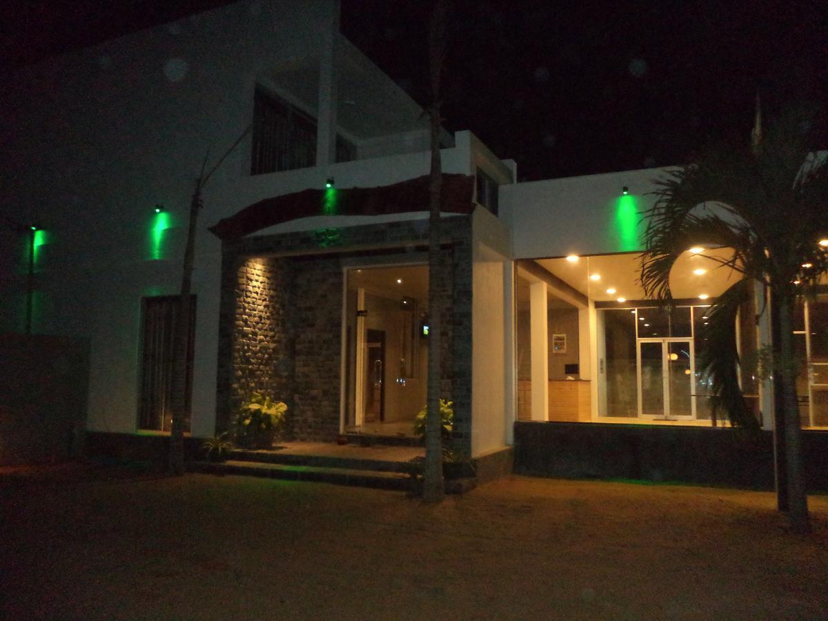 Saara Beach Hotel Marawila Exterior photo