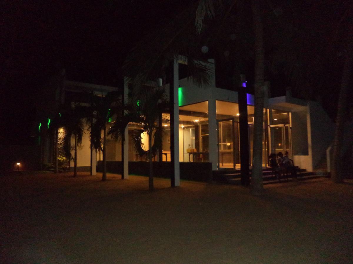 Saara Beach Hotel Marawila Exterior photo