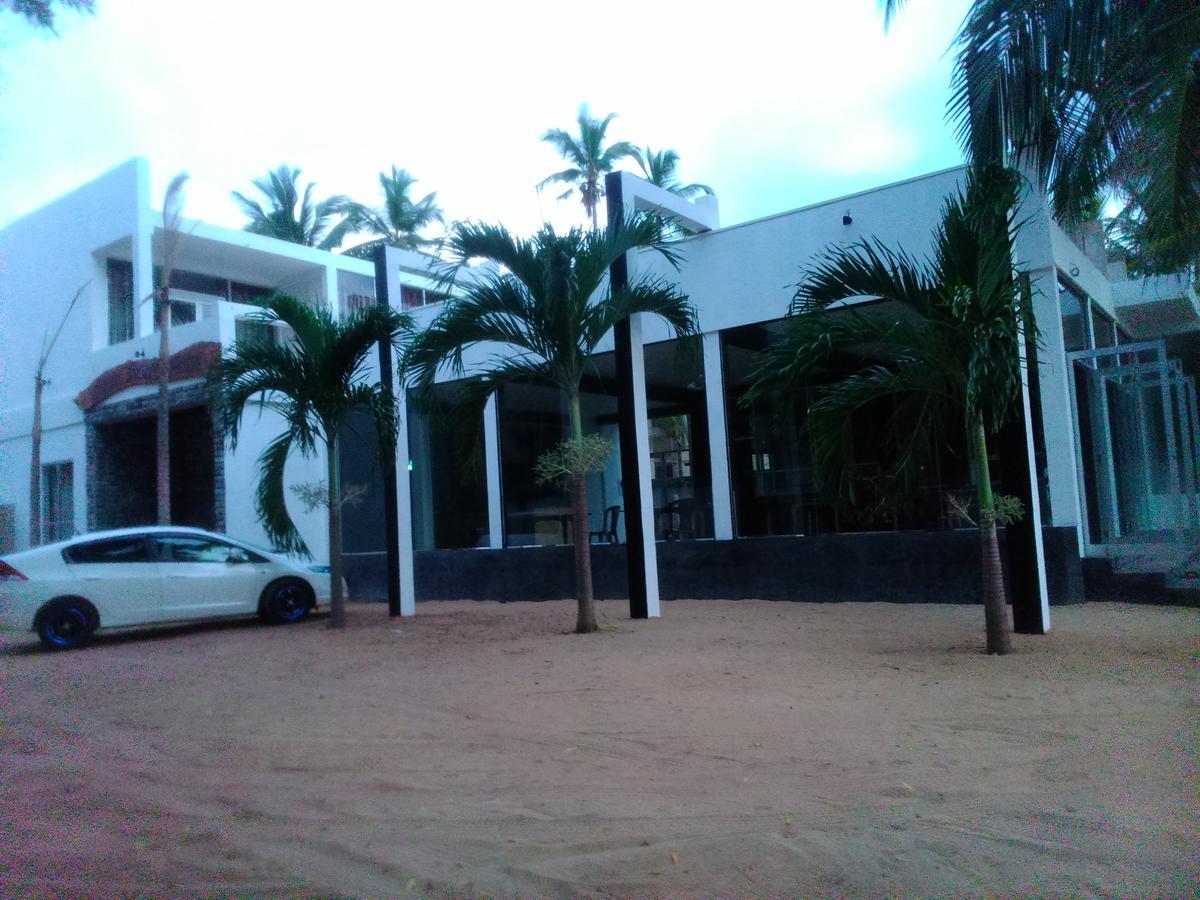 Saara Beach Hotel Marawila Exterior photo