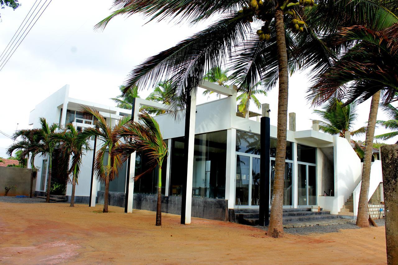 Saara Beach Hotel Marawila Exterior photo
