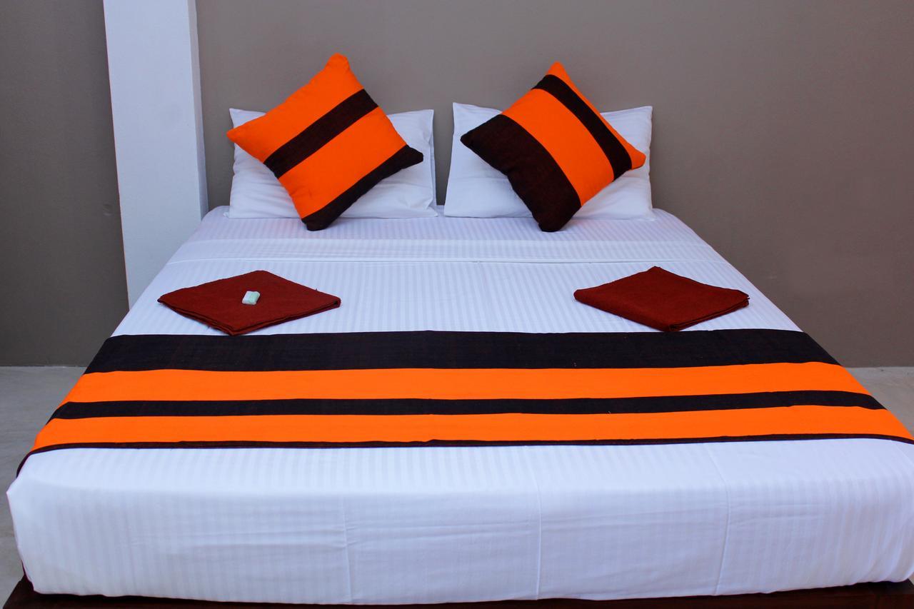 Saara Beach Hotel Marawila Exterior photo