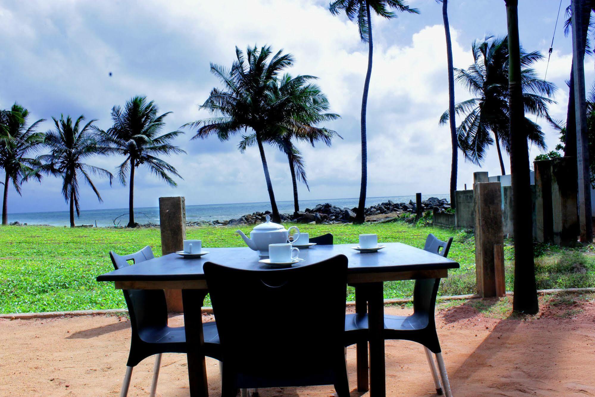 Saara Beach Hotel Marawila Exterior photo