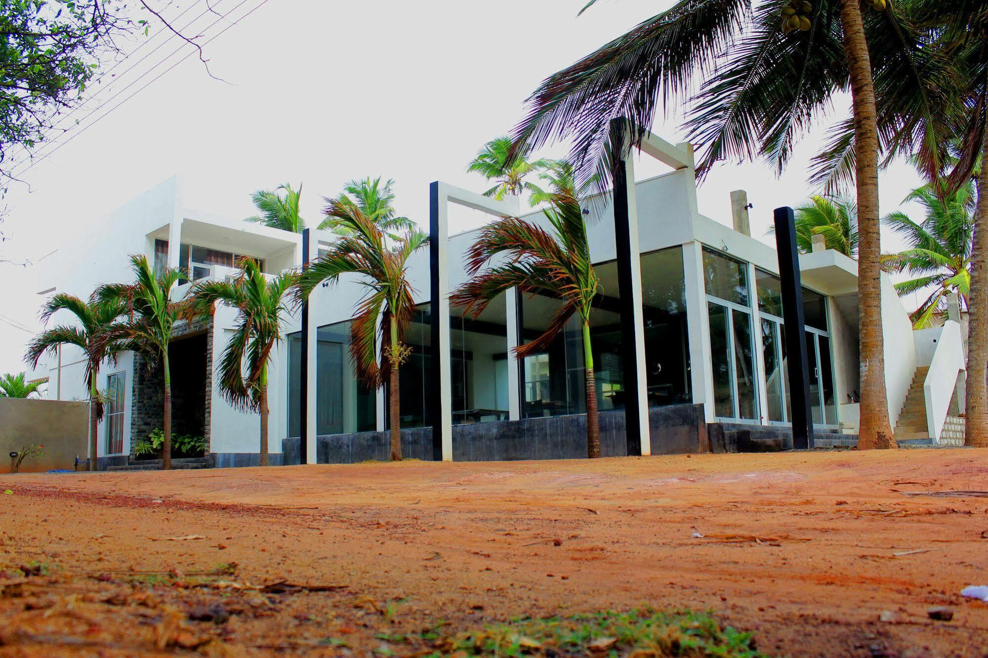 Saara Beach Hotel Marawila Exterior photo
