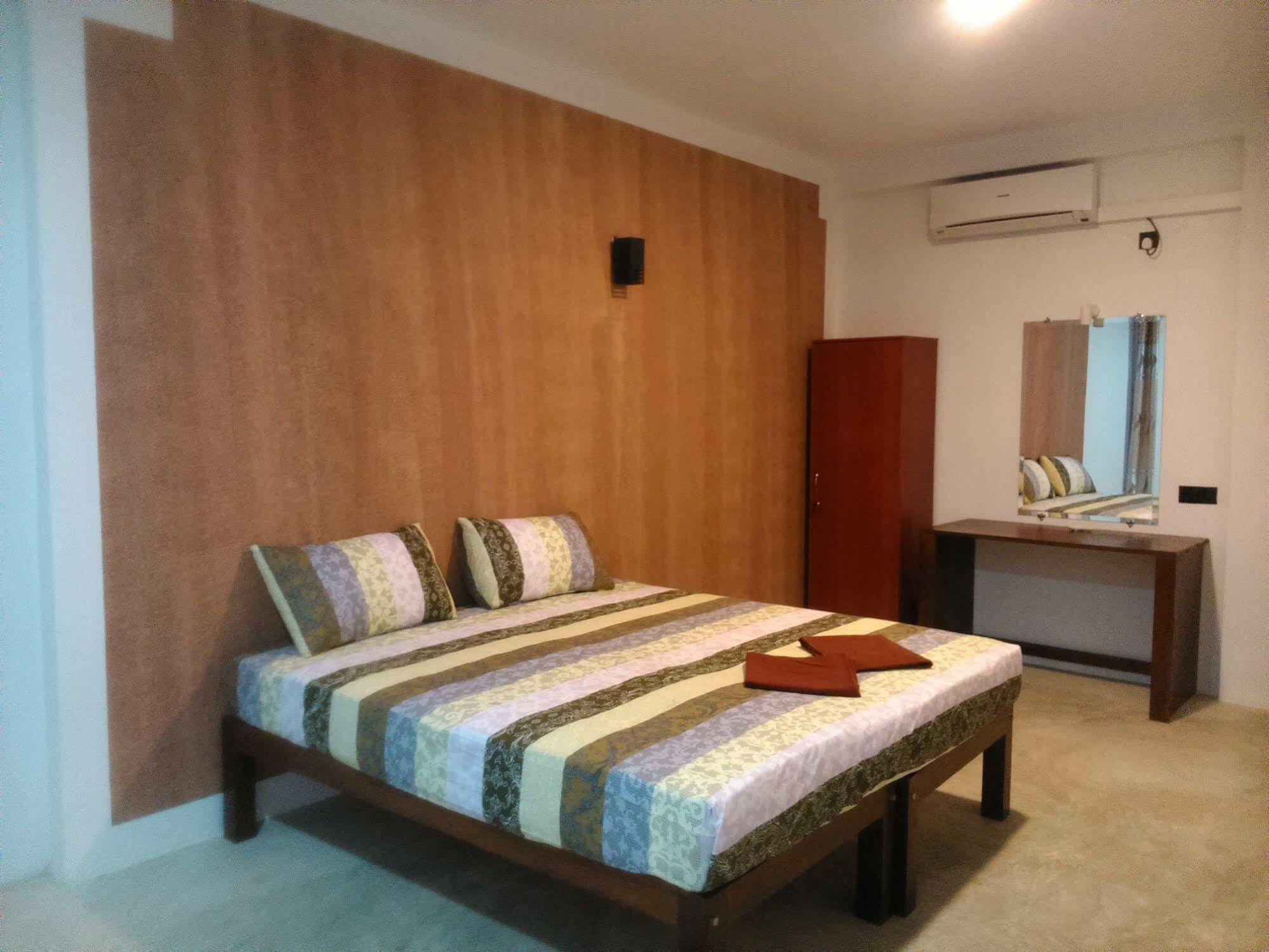 Saara Beach Hotel Marawila Exterior photo