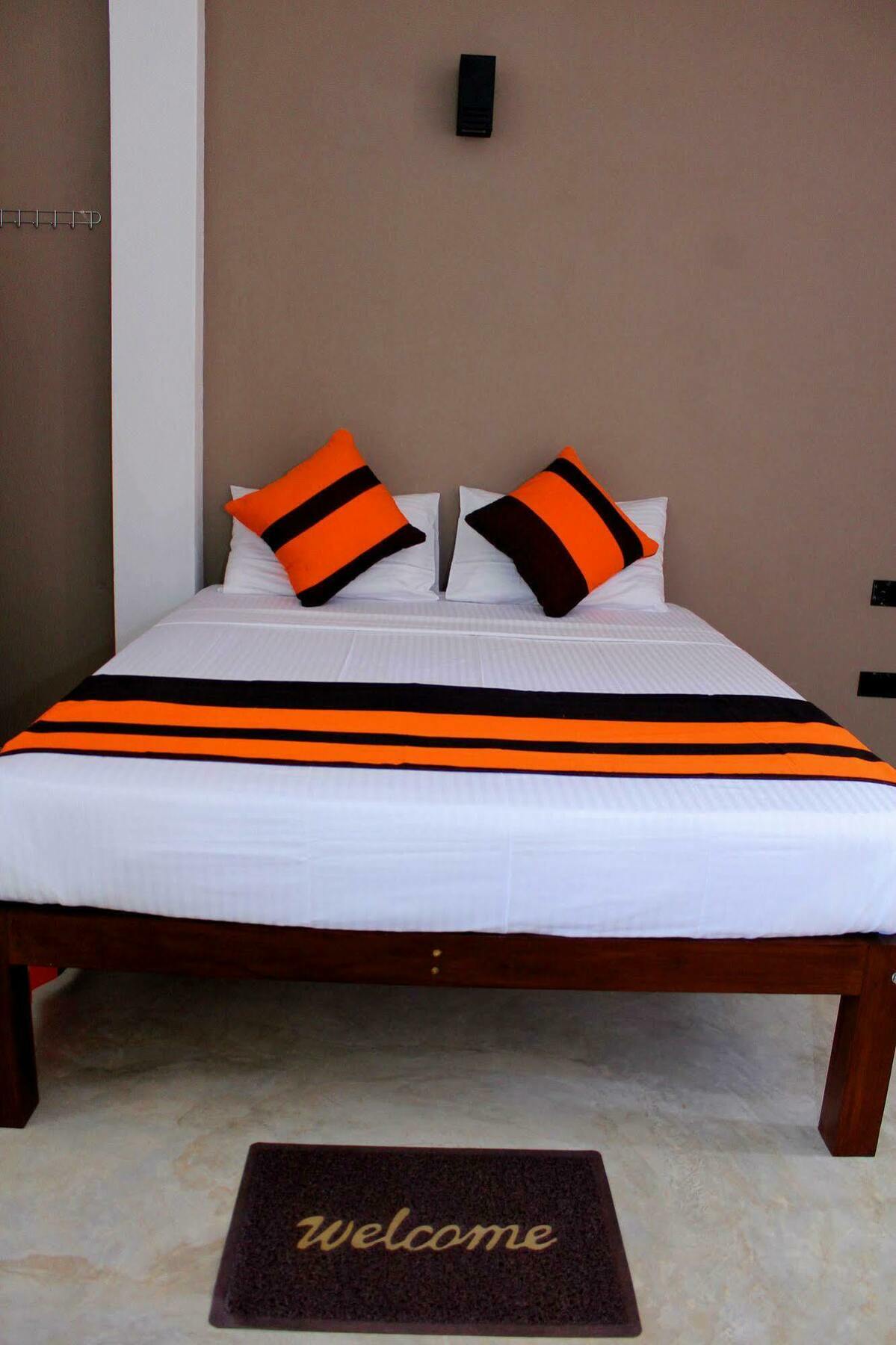 Saara Beach Hotel Marawila Exterior photo