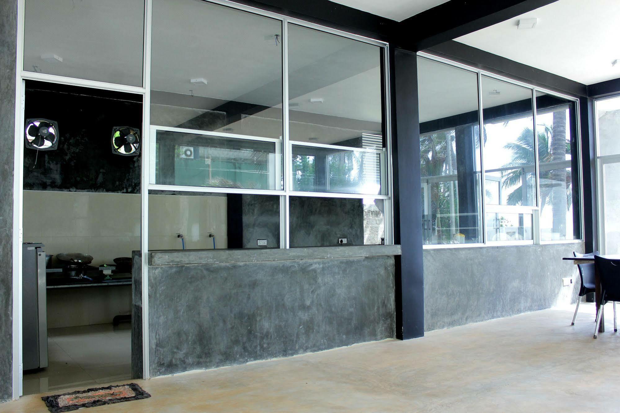 Saara Beach Hotel Marawila Exterior photo